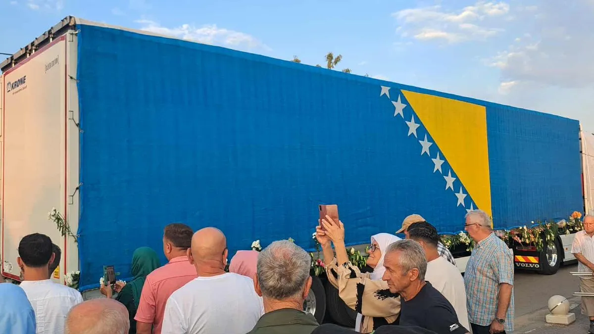 Najmlađa žrtva koja će biti ukopana ove godine je Semir (Aziz) Čelić koji je imao 24 godine kada je ubijen.