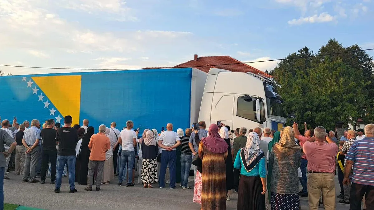 Najmlađa žrtva koja će biti ukopana ove godine je Semir (Aziz) Čelić koji je imao 24 godine kada je ubijen.