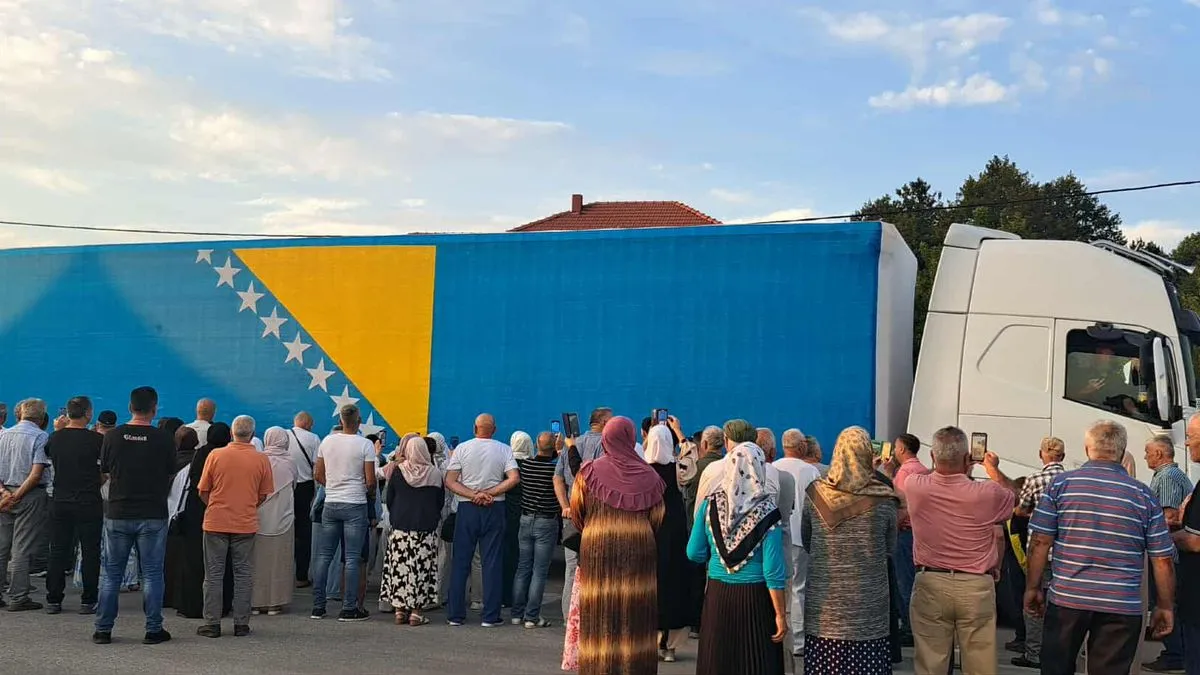 Najmlađa žrtva koja će biti ukopana ove godine je Semir (Aziz) Čelić koji je imao 24 godine kada je ubijen.