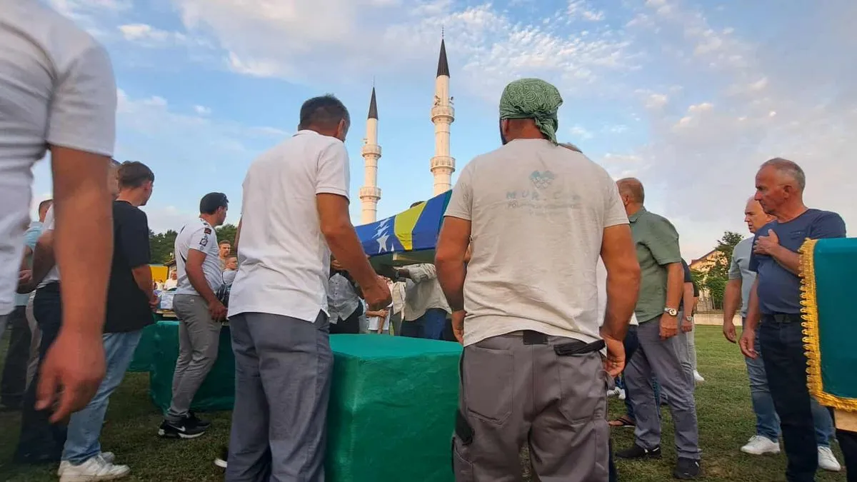 Najmlađa žrtva koja će biti ukopana ove godine je Semir (Aziz) Čelić koji je imao 24 godine kada je ubijen.