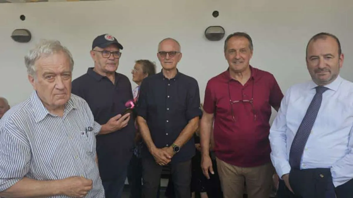 Prisutni su se u tišini i dostojanstvu oprostili od umjetnika čije su uloge u filmovima, predstavama i monodramama ostavile dubok trag u bosanskohercegovačkoj kulturi