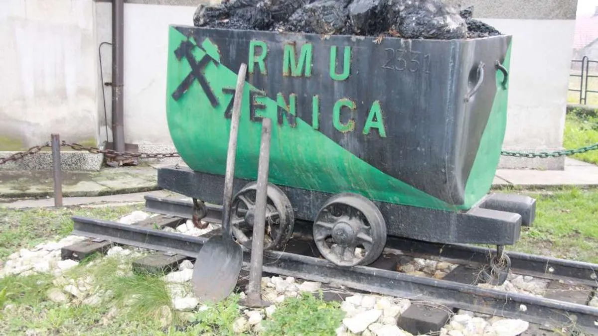 Ridžal je, kaže, bez ikakvih primanja već 16 mjeseci, a po zakonu bi, ističe, u periodu od najdalje šest mjeseci morao dobiti rješenje te početi primati zasluženu penziju