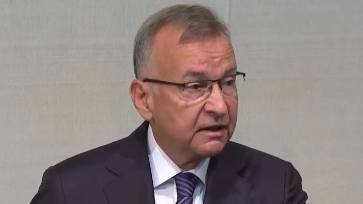 Govoreći o njegovim vrlinama, dodao je kako je dr. Solaković bio čovjek koji je duboko poznavao filozofiju života i svakodnevnog bivanja