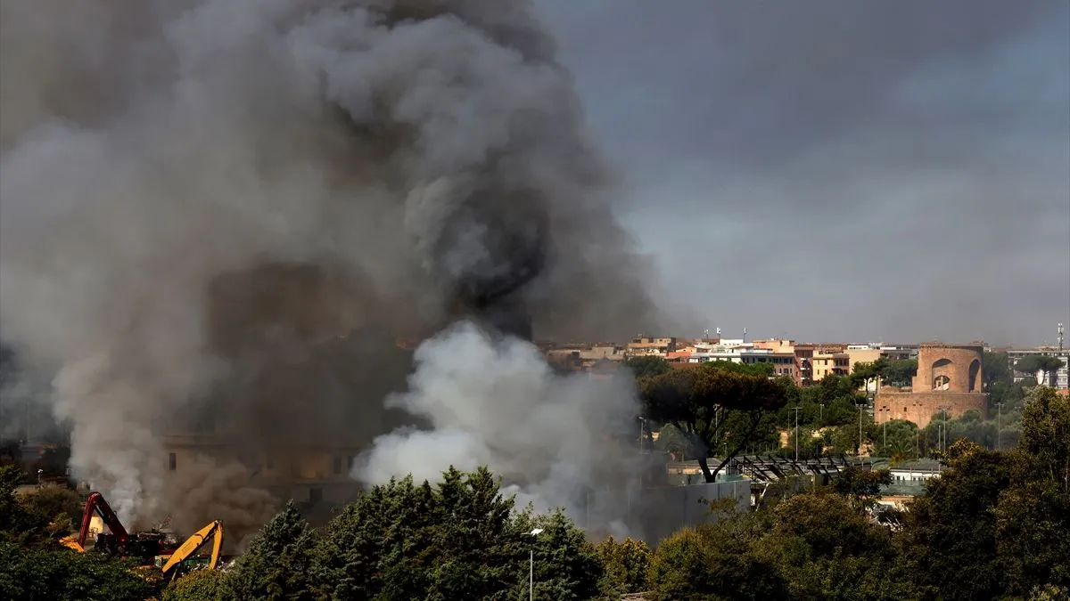 Prema izvještajima vatrogasne službe, incident se dogodio ujutro, a uzrokovan je odvajanjem pumpe od cisterne koja je punila benzinsku pumpu.