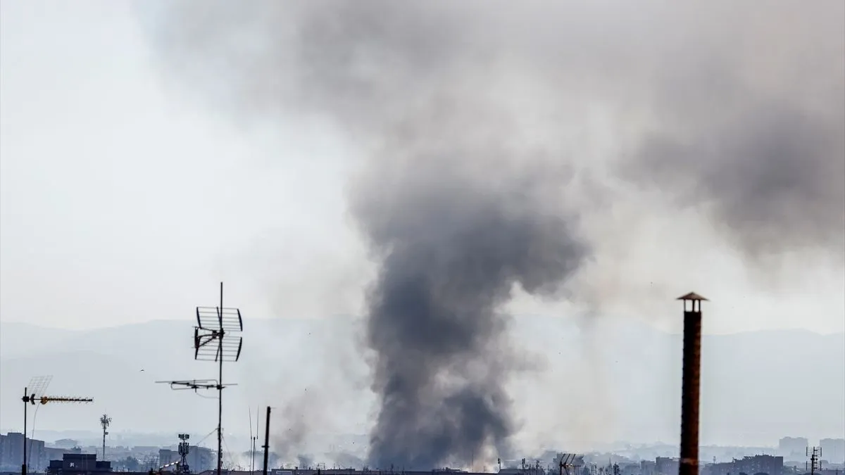 Prema izvještajima vatrogasne službe, incident se dogodio ujutro, a uzrokovan je odvajanjem pumpe od cisterne koja je punila benzinsku pumpu.