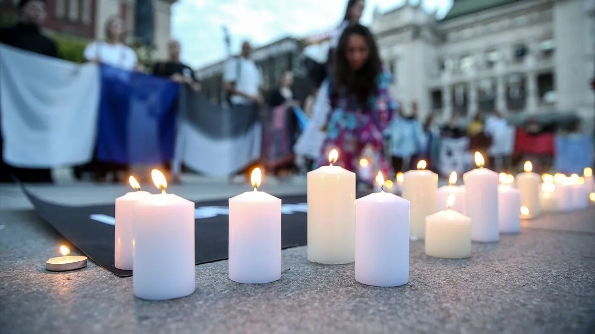 Beograd: Paljenjem svijeća nevladine organizacije obilježile 30. godišnjicu genocida u Srebrenici