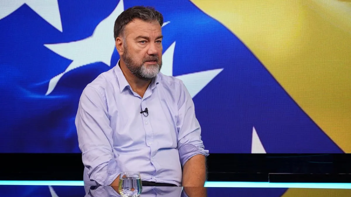 Mulaosmanović smatra kako se Trojka ne snalazi u vlasti jer su godinama bili u opoziciji.