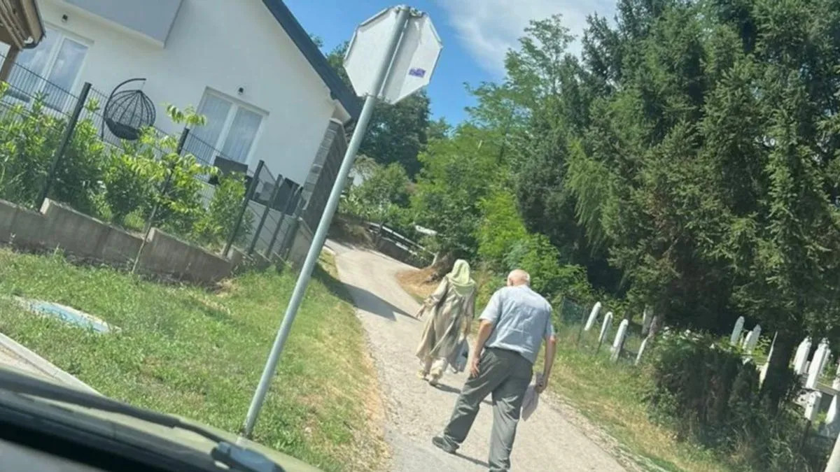 Ajdin ih vidio kako čekaju na suncu i nije mogao ostati ravnodušan: Pokazao šta znači biti čovjek