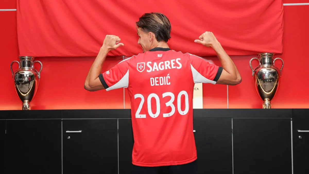 Dvadesetdvogodišnji desni bek naše reprezentacije, stigao je iz FC Salzburga.