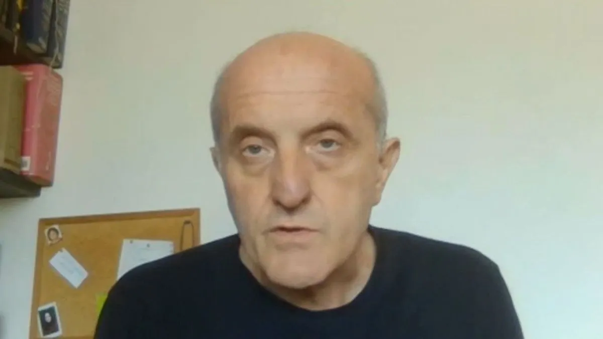 ‘Sam sam. Sedamsto maraka penzije. Ne može da bude. I voda, i struja, i sve komunalije su poskupile, sve. Kome se žaliti,' kazao nam je.