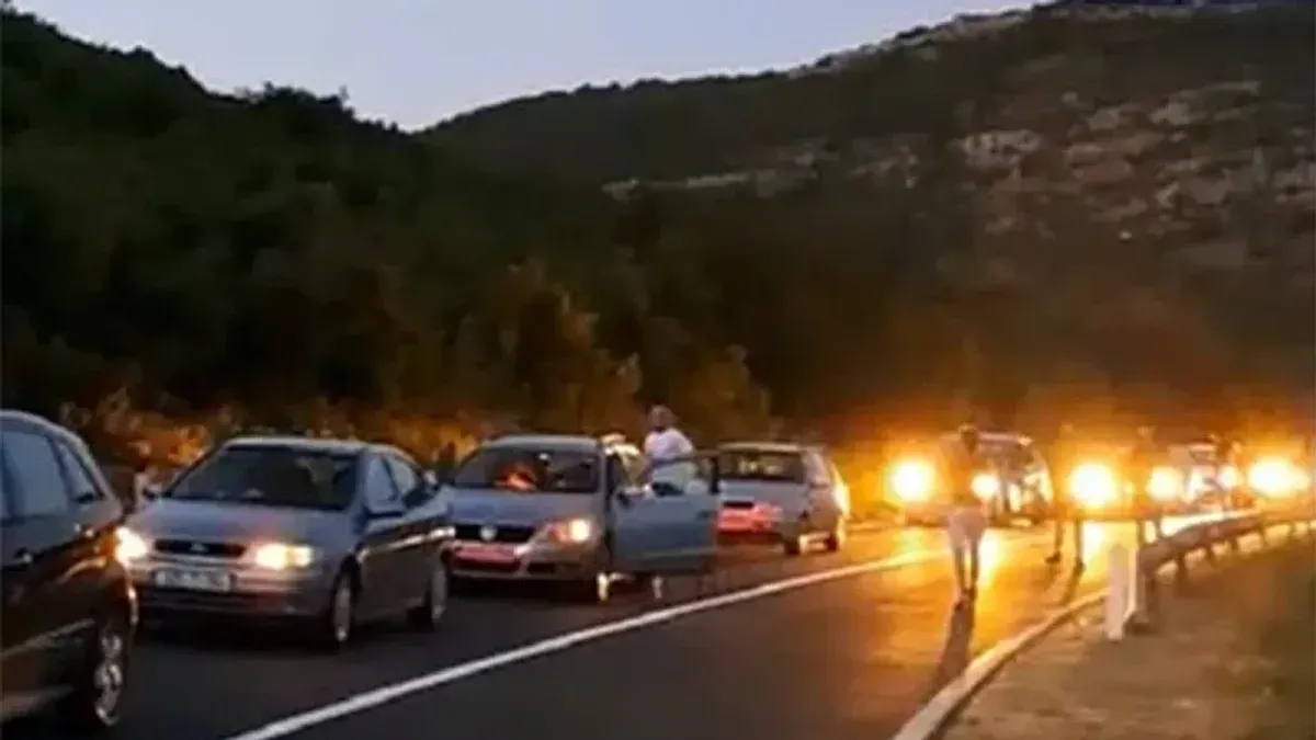 Vatrogasci se već pet dana bore sa gašenjem vatre, a u tome čak nije pomogla ni kiša koja je pala u utorak navečer