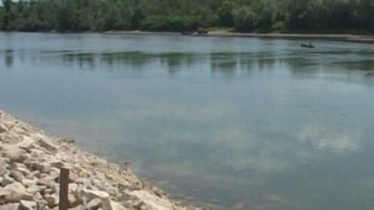 Prema prvim informacijama, mladić je, najvjerovatnije, pao sa čamca koji se nalazio na začelju regate