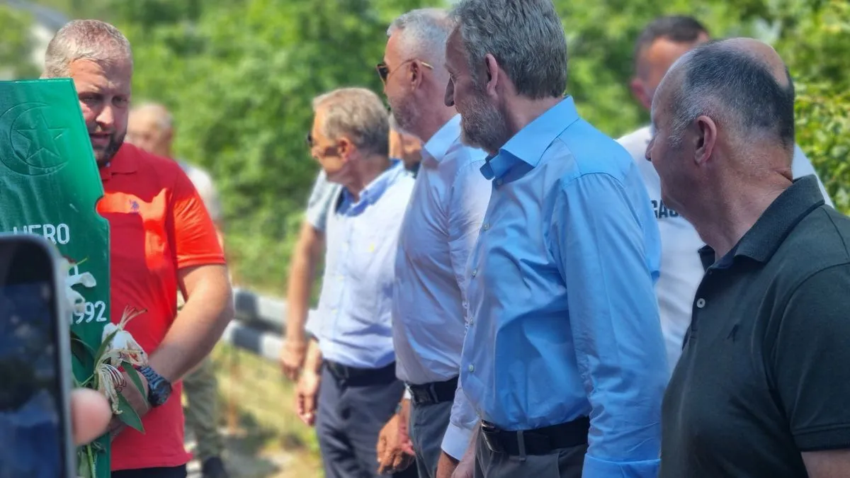 Najmlađa žrtva koja je ukopana je Esad Hadžić, koji je imao 24 godine kada je ubijen. 
