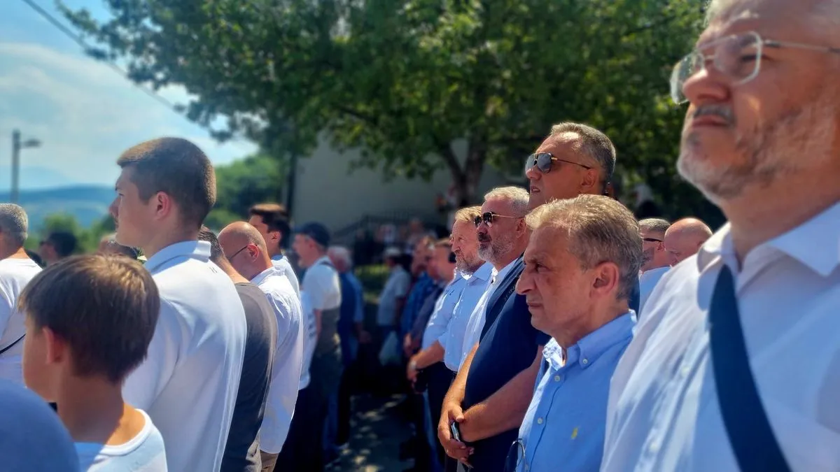 Najmlađa žrtva koja je ukopana je Esad Hadžić, koji je imao 24 godine kada je ubijen. 