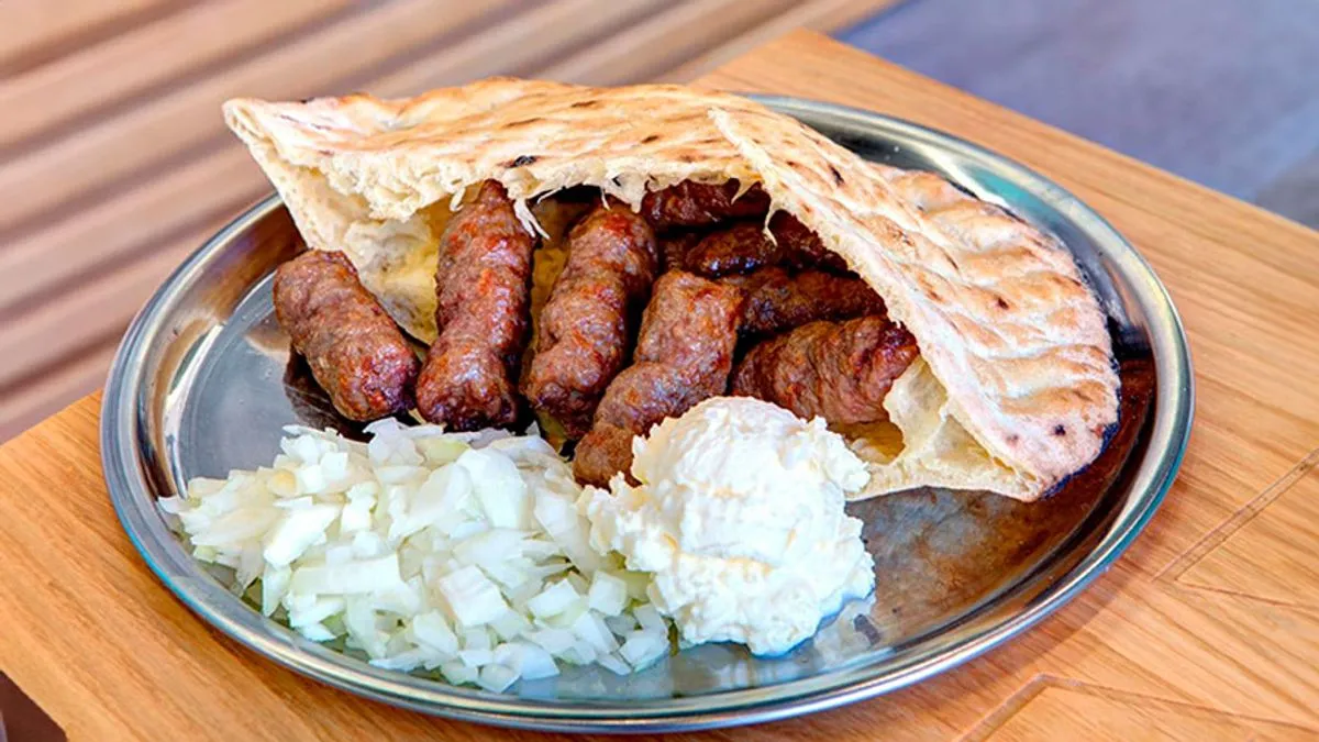 Tako su se, u okviru ranije objavljene liste najboljih jela od mljevenog mesa, našli i poznati bh. ćevapi.