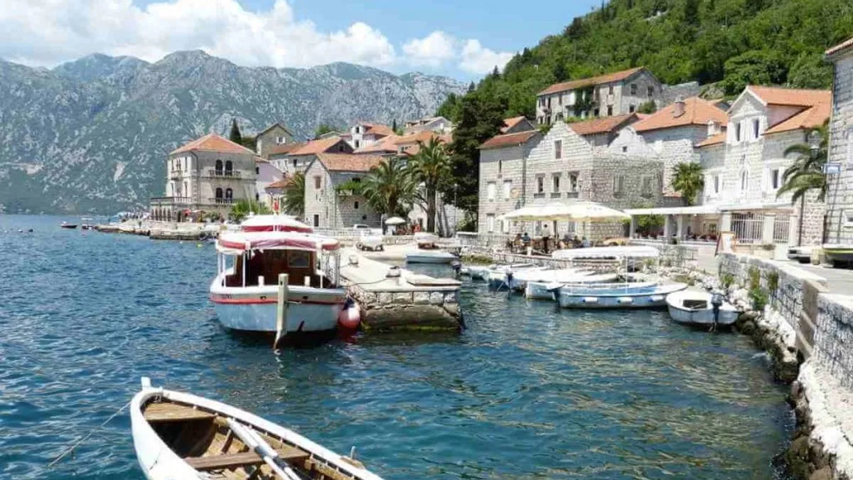 Krah sezone u Crnoj Gori - polupuste plaže, skupe ležaljke: Gosti iz regije nam najviše nedostaju