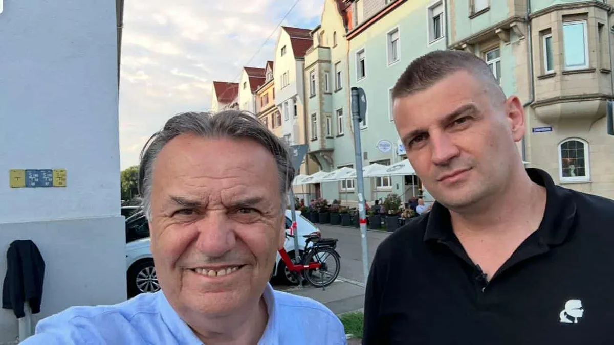 Davor nam otkriva prve dane u Njemačkoj, kada je kao 20-godišnjak stigao autobusom u Frankfurt i već isti dan završio na baušteli.