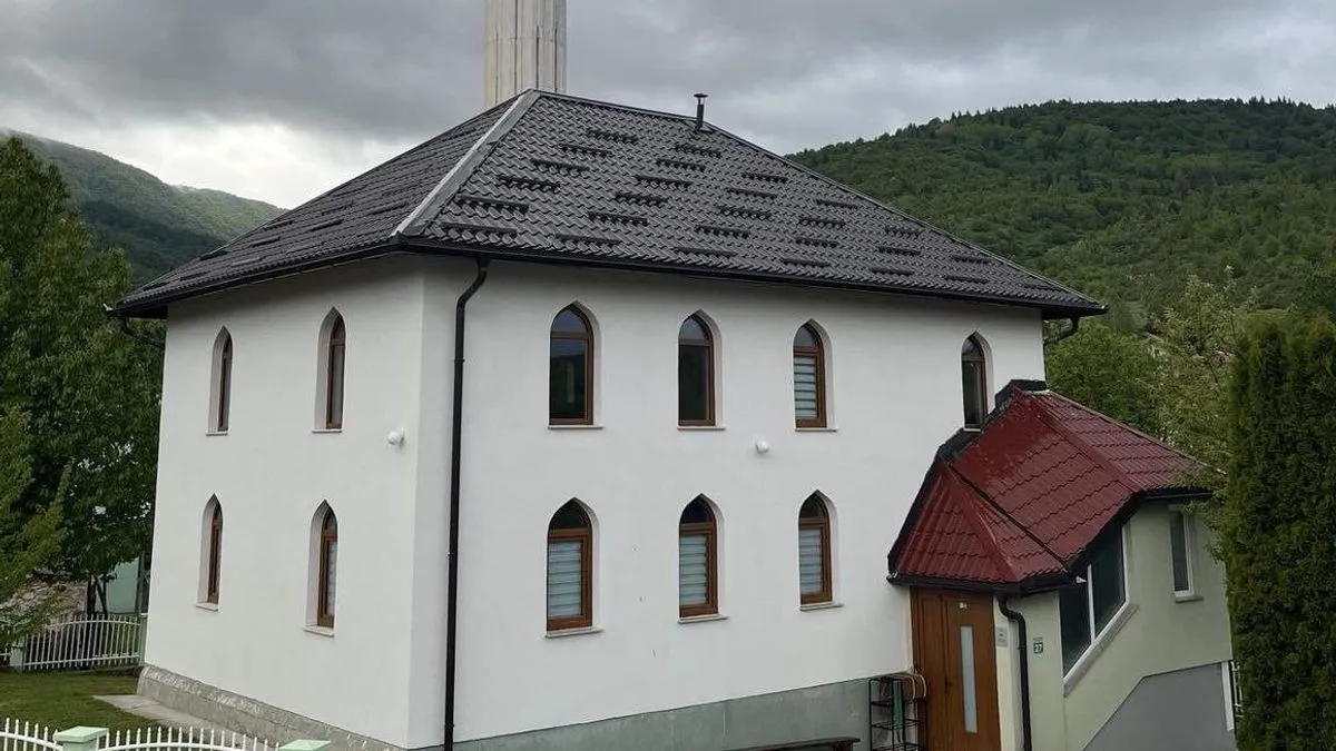 Džemat danas broji oko 120 domaćinstava i obuhvata šest sela, s centralnom džamijom u Dejčićima te džamijama u Dujmovićima i Ostojićima.