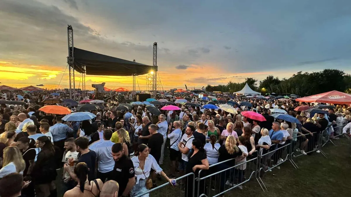 Dino uspijeva da bude glas koji ujedinjuje, a njegovi stihovi postaju himne generacija.