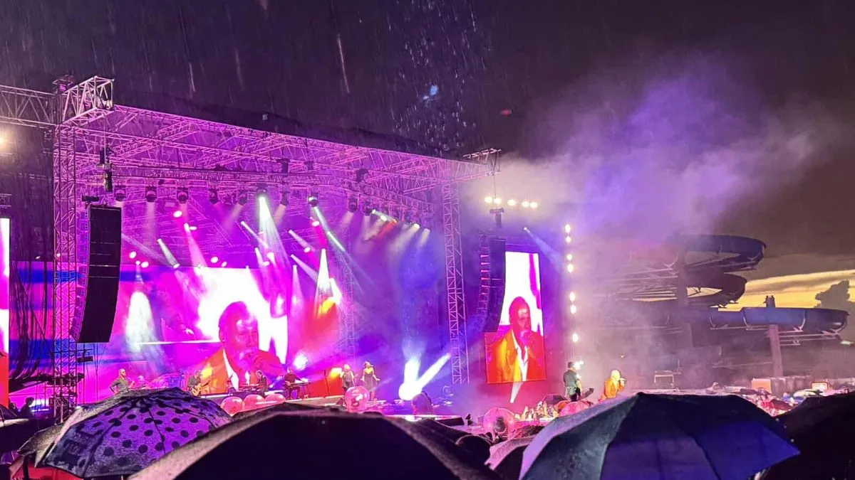 Dino uspijeva da bude glas koji ujedinjuje, a njegovi stihovi postaju himne generacija.