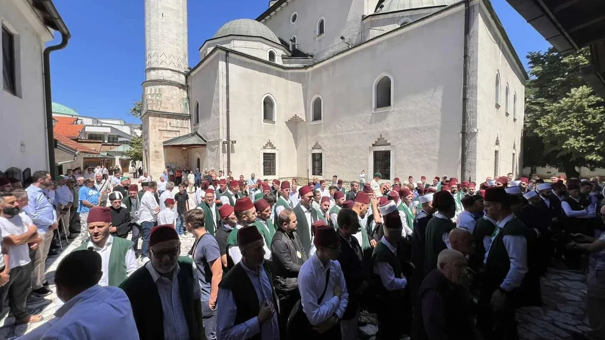 U haremu Begove džamije klanjana dženaza generalu ARBiH Halilu Brzini: Danas ukop u Tekiji 'Stolac'
