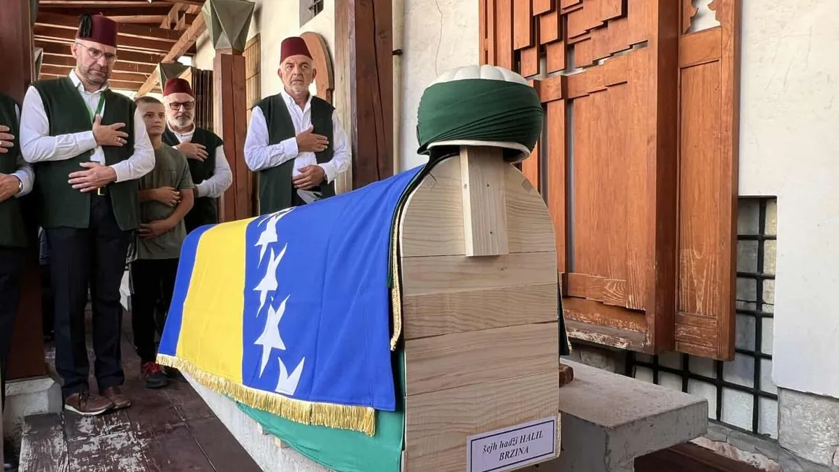 U haremu Begove džamije klanjana dženaza generalu ARBiH Halilu Brzini: Danas ukop u Tekiji 'Stolac'