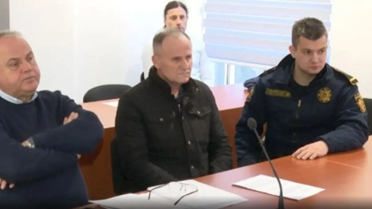 Na prethodnom ročištu, krajem juna, odbrana je predložila da kao svjedoci budu saslušani optuženi i njegova supruga, te da se izvrši novo psihijatrijsko vještačenje