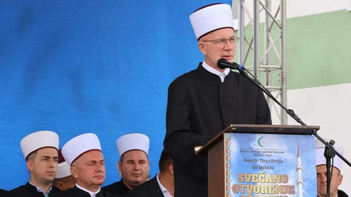 Uz prisustvo velikog broja vjernika svečano otvorena džamija u džematu Tinja