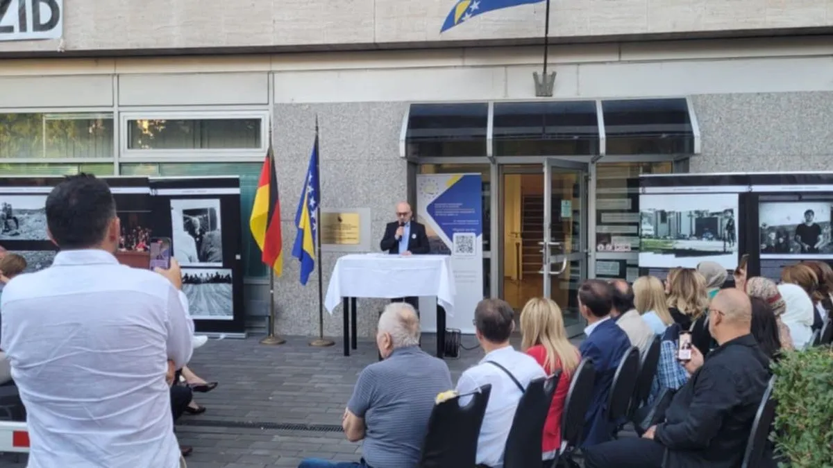 Ispred zgrade Generalnog konzulata BiH održan je skup pod nazivom 'Kada duša traži svoje najmilije'