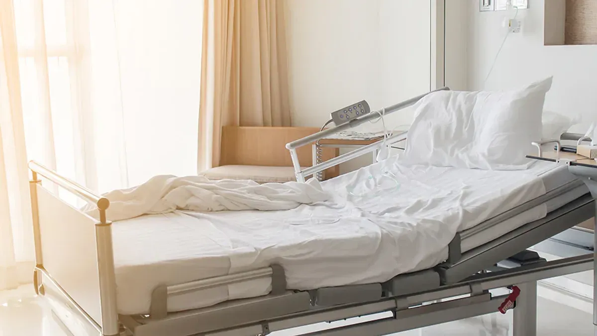 Dok su se čekala mrtvačka kola, muškarac je otvorio oči i navodno pitao za svoje kćerke