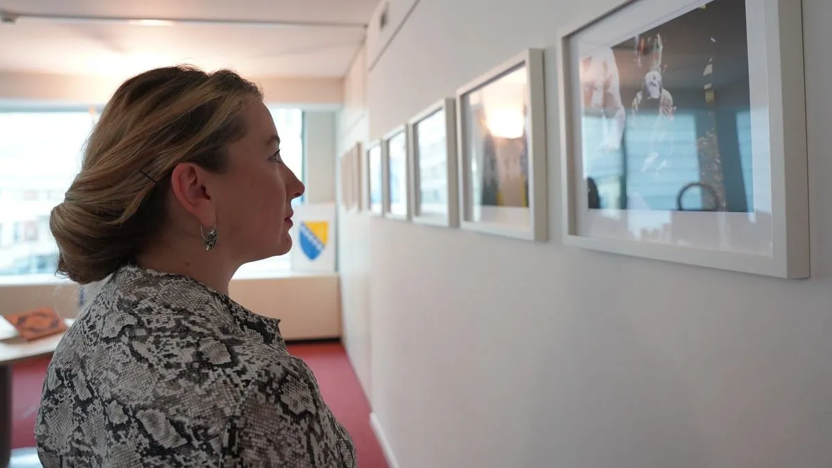 Propala opstrukcija Dodikove diplomatije: Održana izložba o Srebrenici u Ambasadi BiH u Briselu