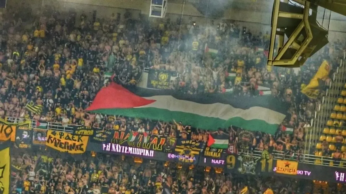 Danas je grčka policija uhapsila jednog navijača AEK-a zbog nošenja palestinske zastave.