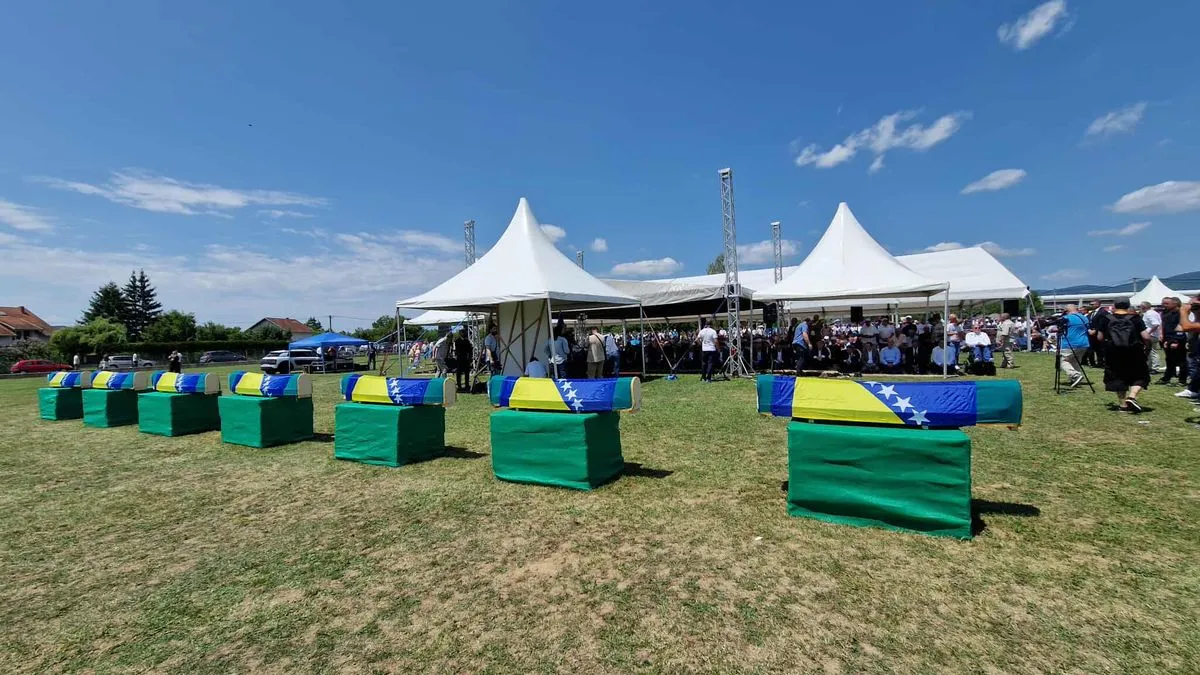 Prazan zagrljaj za Kasima: Danas ga nema ko spustiti u mezar