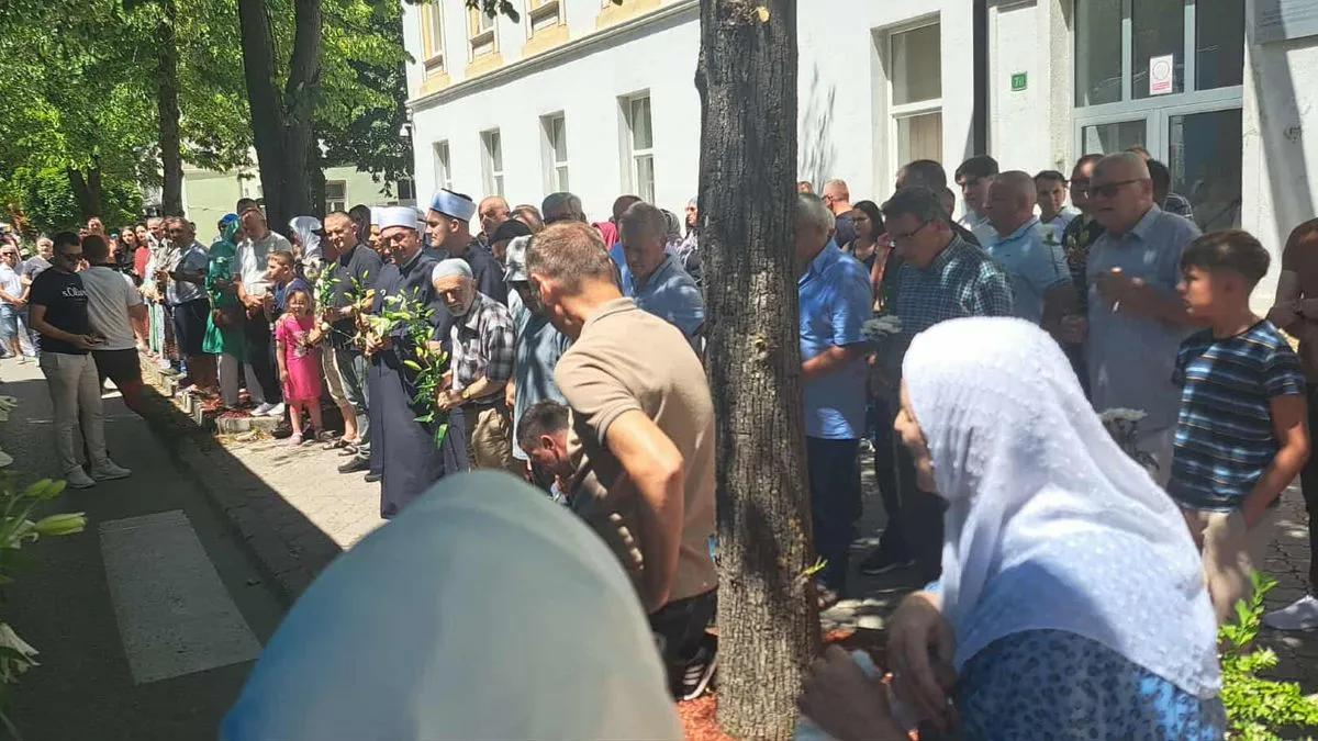 Pozivam prije svega institucije BiH da inteziviraju proces koji tretiraju ratne zločine na području doline rijeke Sane, Prijedora, Ključa i Sanskog Mosta, naveo je Musić