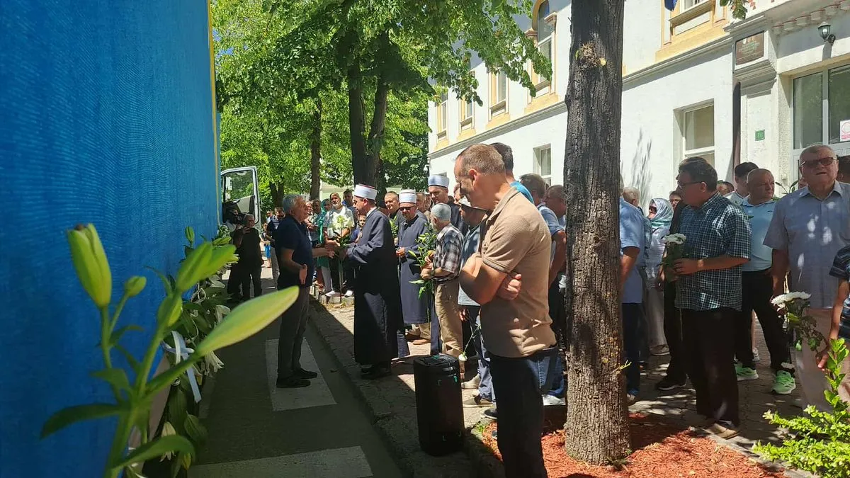 Pozivam prije svega institucije BiH da inteziviraju proces koji tretiraju ratne zločine na području doline rijeke Sane, Prijedora, Ključa i Sanskog Mosta, naveo je Musić