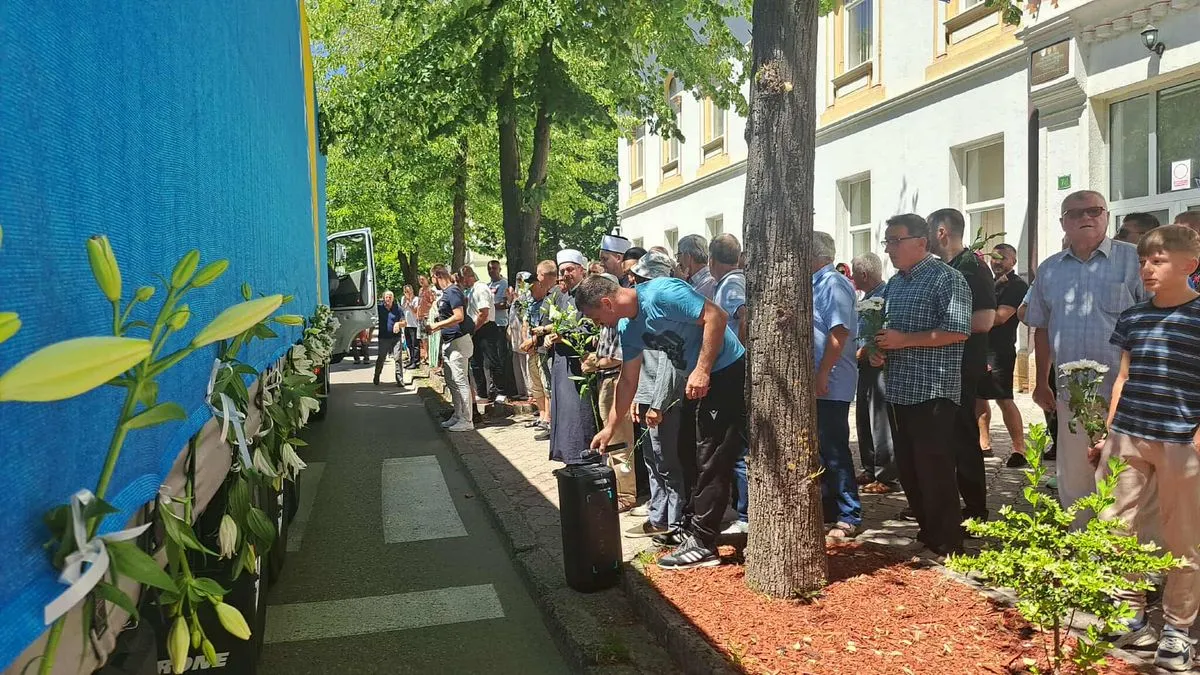 Pozivam prije svega institucije BiH da inteziviraju proces koji tretiraju ratne zločine na području doline rijeke Sane, Prijedora, Ključa i Sanskog Mosta, naveo je Musić