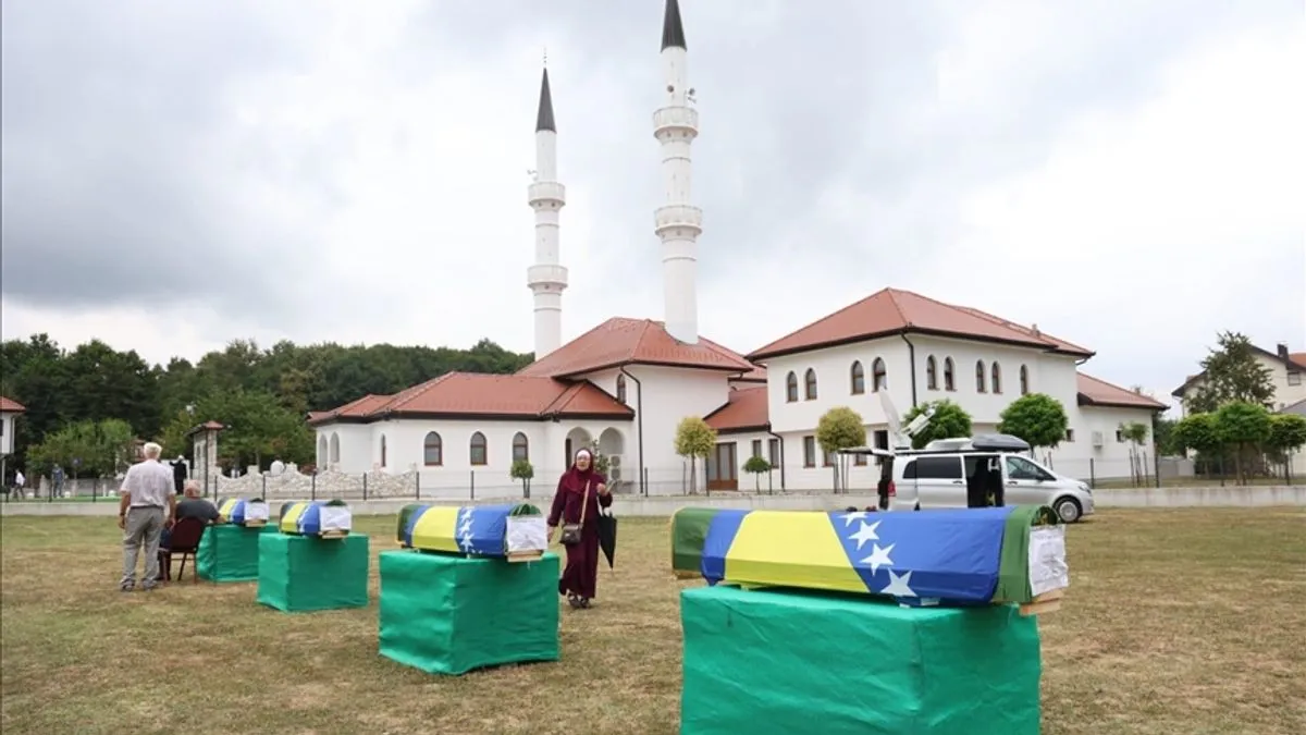 Najstarija žrtva koja će biti ukopana ove godine je Kasim Bajrektarević, koji je u trenutku smrti imao 70 godina