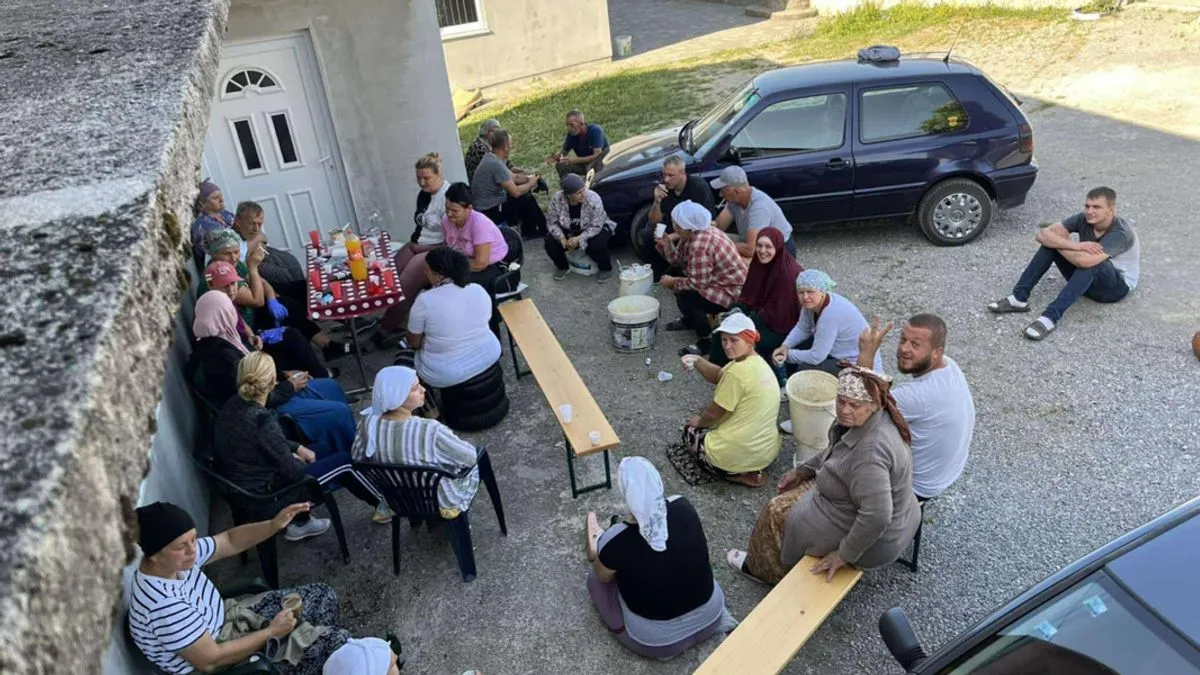 Krajiška solidarnost: Komšije pomogli porodici tragično preminulog Emelina Mehića da obrade 3 dunuma