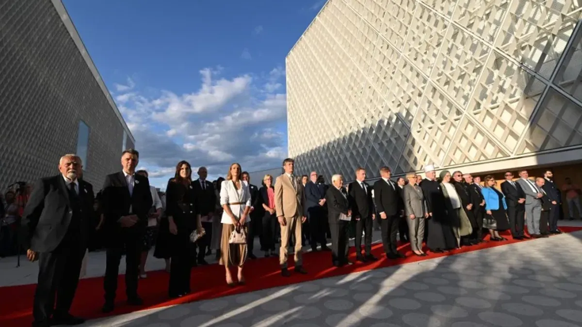 Na završnoj svečanosti počast žrtvama genocida odali su državni i diplomatski vrh te brojni posjetioci iz cijele Slovenije