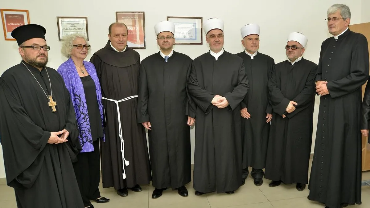 Muftijstvo je pozvalo nadležni sigurnosni aparat da hitno poduzme sve mjere kako bi se razotkrili počinioci ovog nedjela i izveli pred lice pravde.