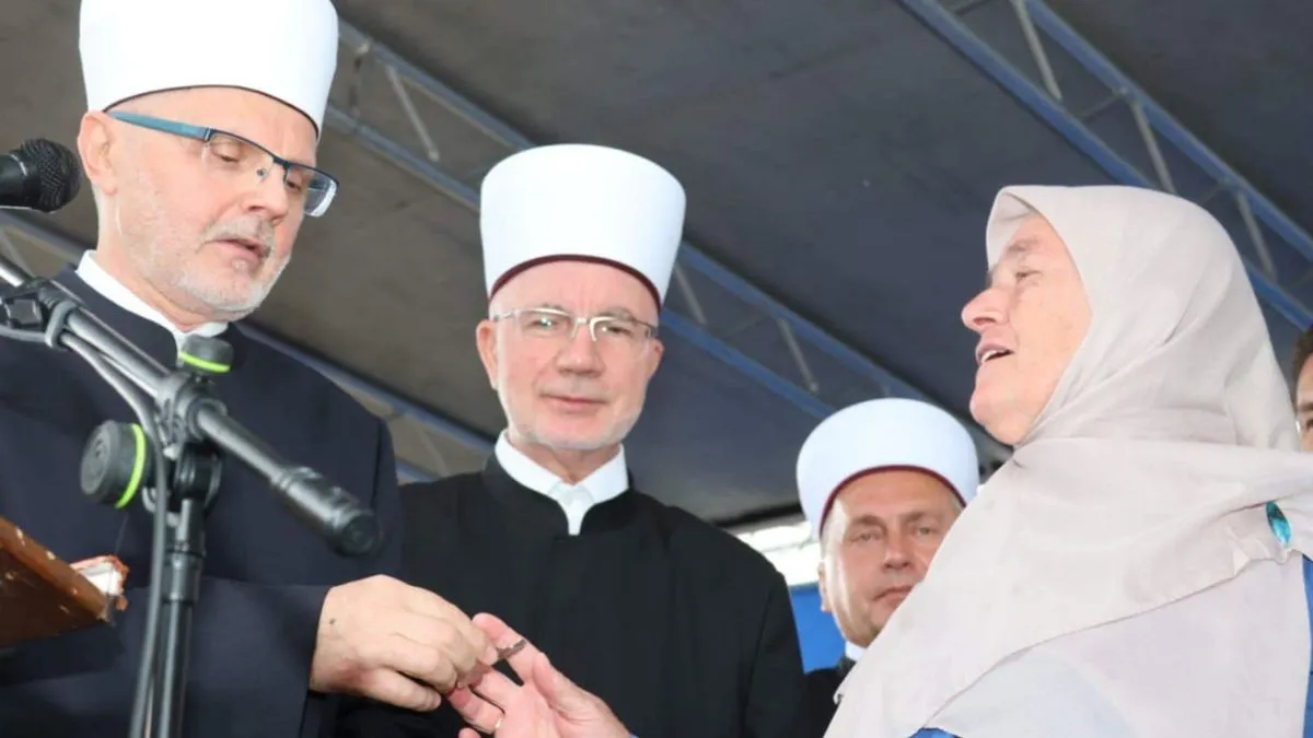 Naglasio je da džamije oplemenjuju mjesta u kojima se nalaze, čineći ih ljepšim, boljim i humanijim