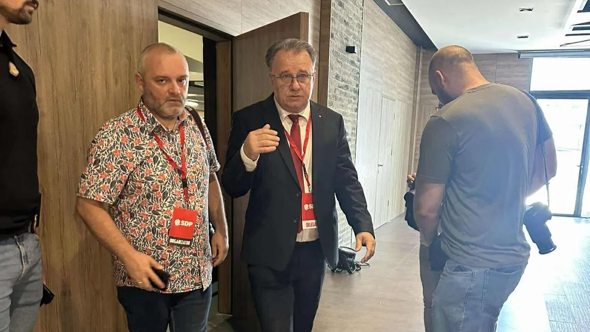 Navodi da je odlazeći u Sud i Tužilaštvo BiH, Dodik ponizio zastupnike koje je tjerao da usvoje sporne zakone u Narodnoj skupštini RS.