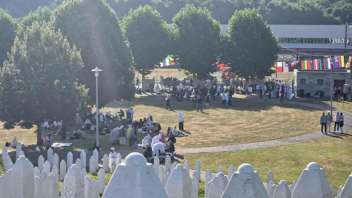 Samo tuga i izgubljeni pogled u nišan: Porodice žrtava na mezarju  žrtava genocida