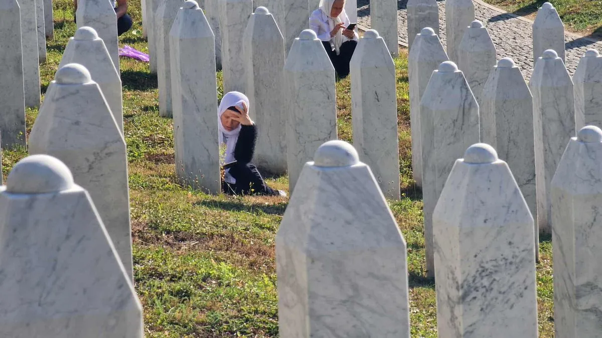Samo tuga i izgubljeni pogled u nišan: Porodice žrtava na mezarju  žrtava genocida