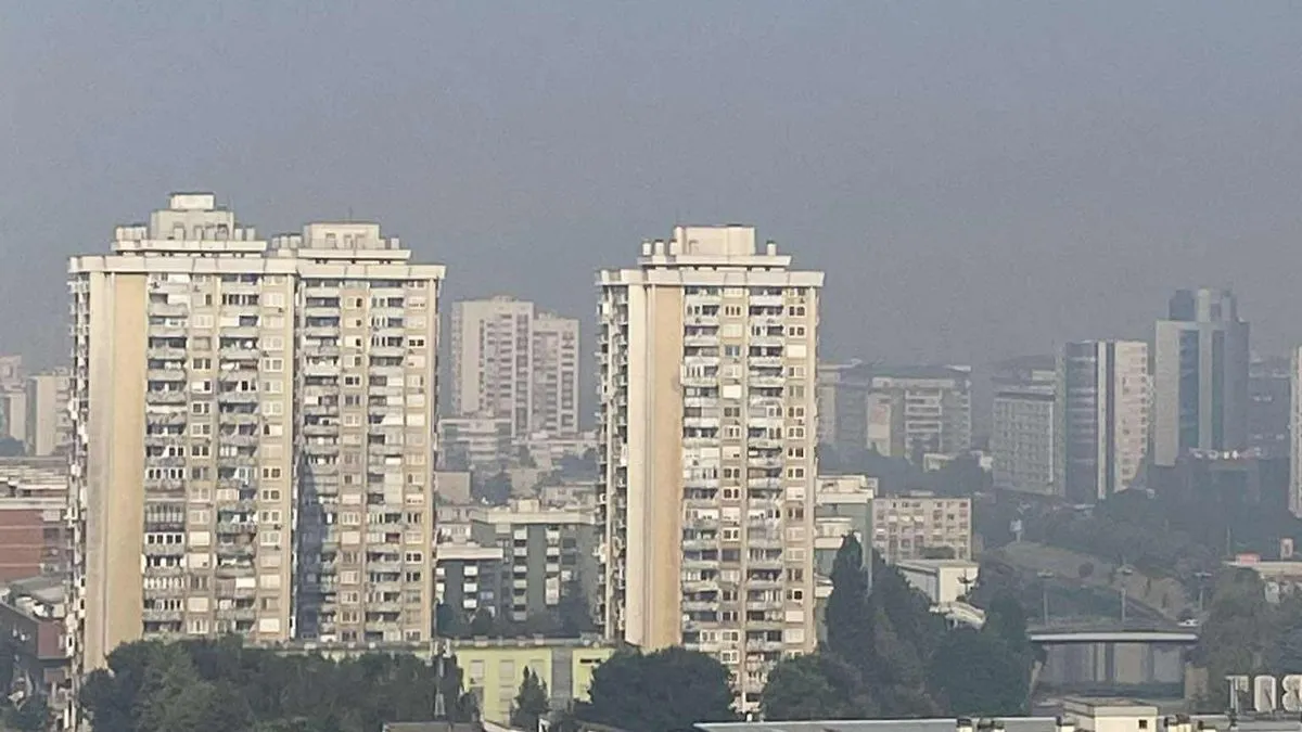 Na stanicama Otoka, Ilidža i Mobilna stanica (trenutno locirana u Općini Novi Grad) u Kantonu Sarajevo su zabilježene izuzetno visoke koncentracije PM2.5 i PM10.