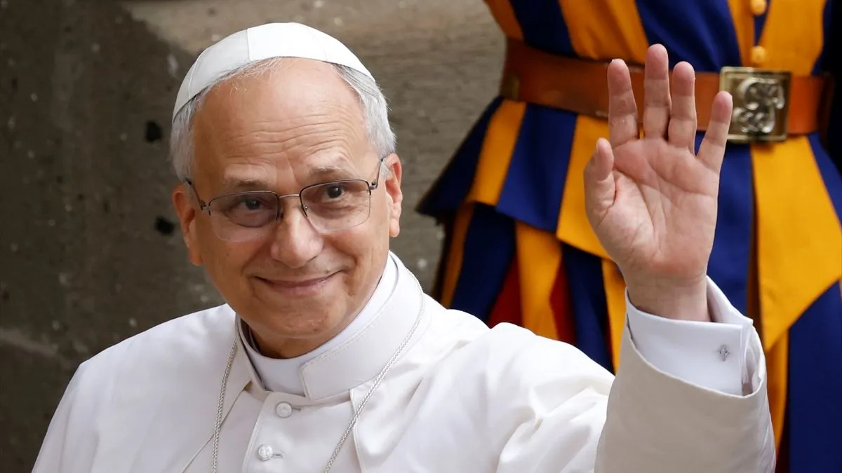 Dok nastavlja svoj ljetni odmor u Castel Gandolfu, papa Lav XIV pridružio se hodočasnicima koji su došli u grad na vrhu brda u blizini Rima