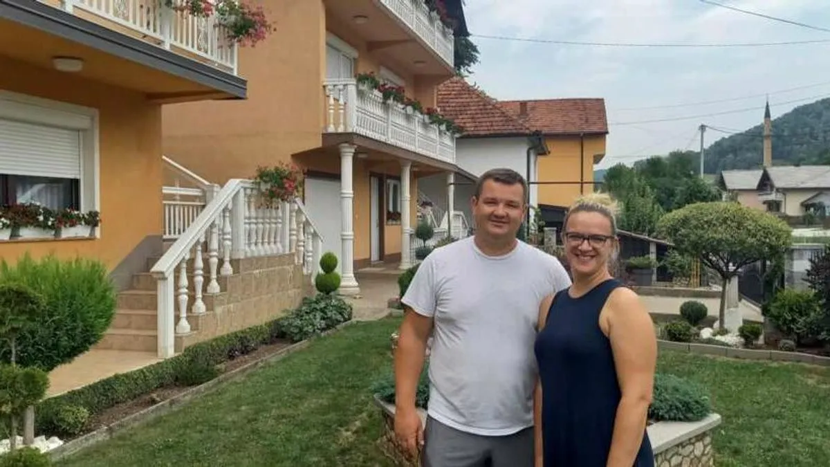 Ističe da su se supruga i on vratili dok su djeca mlađa kako bi se lakše prilagodili novoj sredini