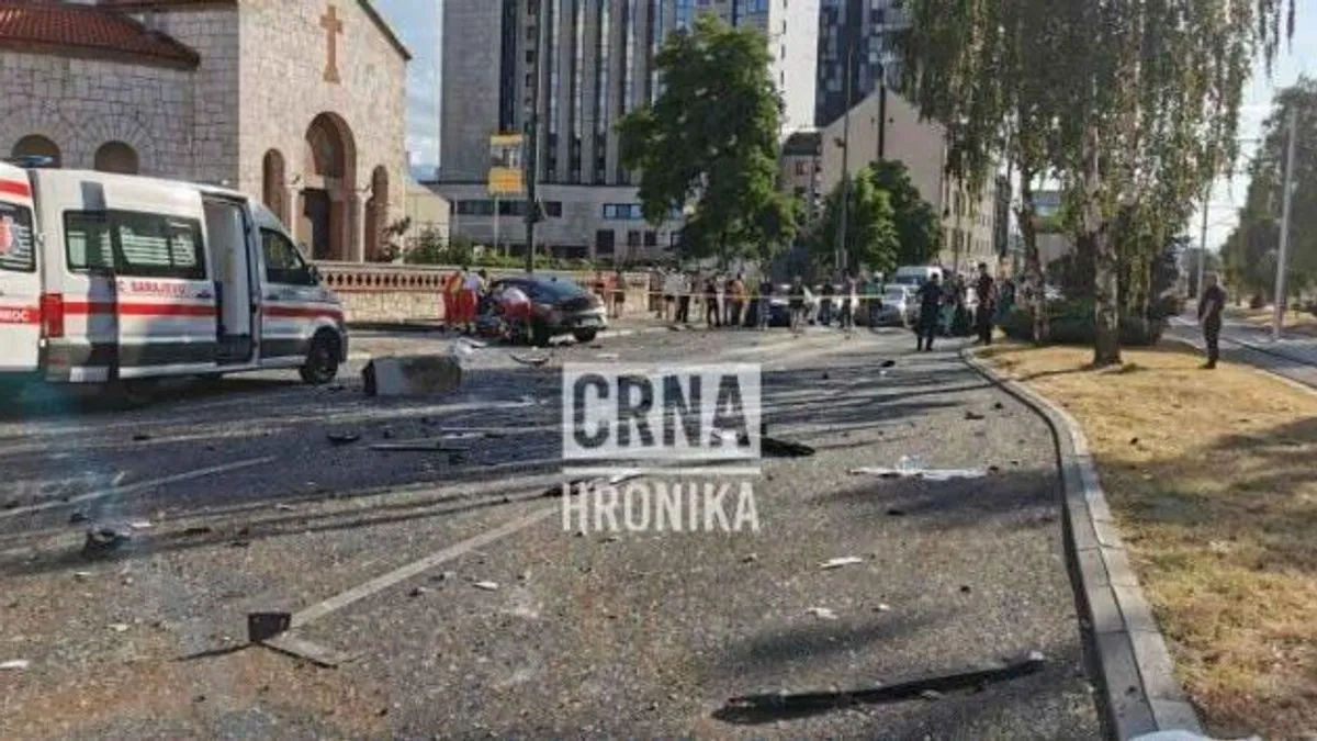 Vozilo je prešlo preko tramvajskih šina i udarilo u zid na drugoj strani