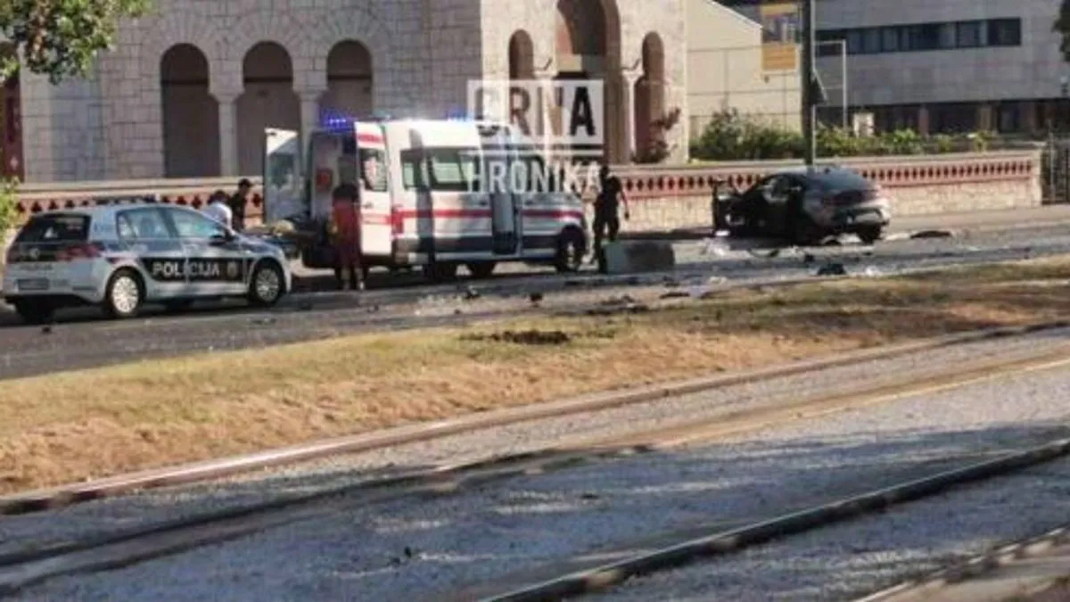 Vozilo je prešlo preko tramvajskih šina i udarilo u zid na drugoj strani