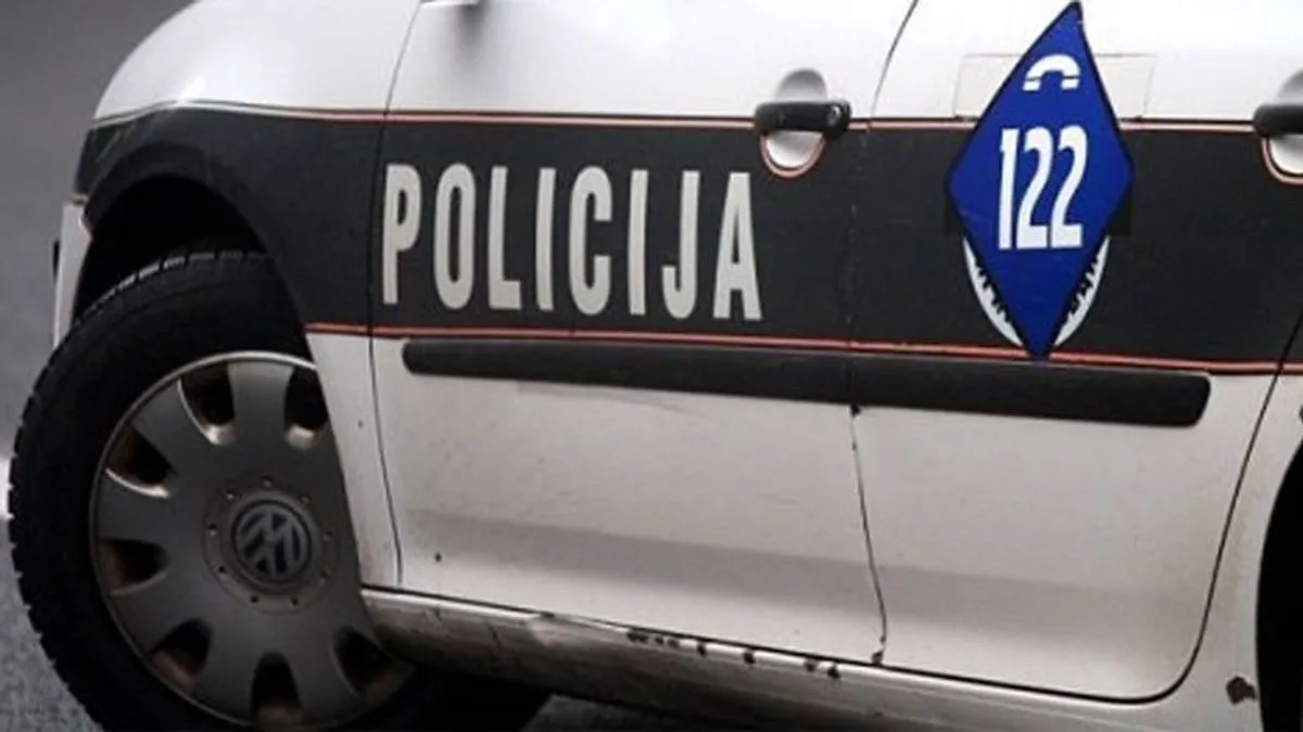 Policija je obavila uviđaj, a saobraćaj na ovoj dionici puta je bio obustavljen.